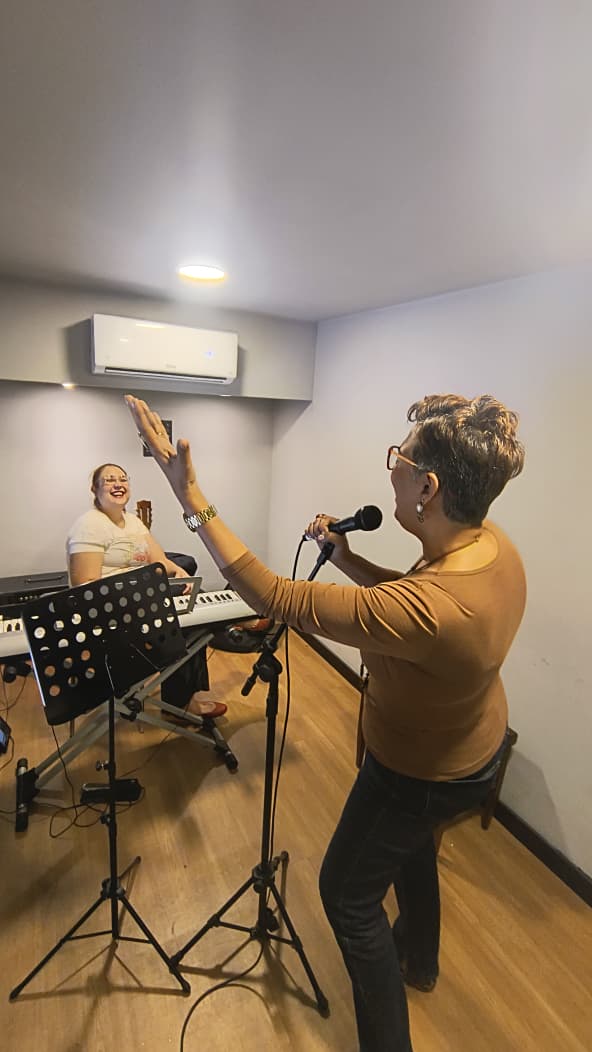 Aula de canto na Eco Espaço Cultural